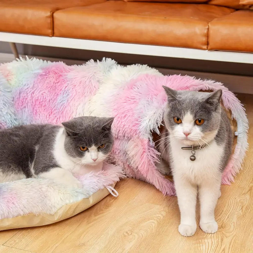 Warm, foldable plush tunnel for cats and small animals