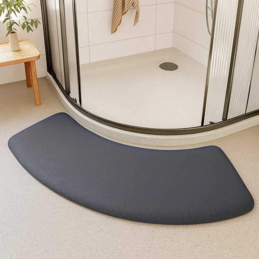 Half-moon non-slip bath mat